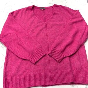 Vince Camuto V-Neck Sweater EUC
